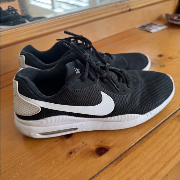 Nike Black and White Men's Sneakers - Picture 3 of 5